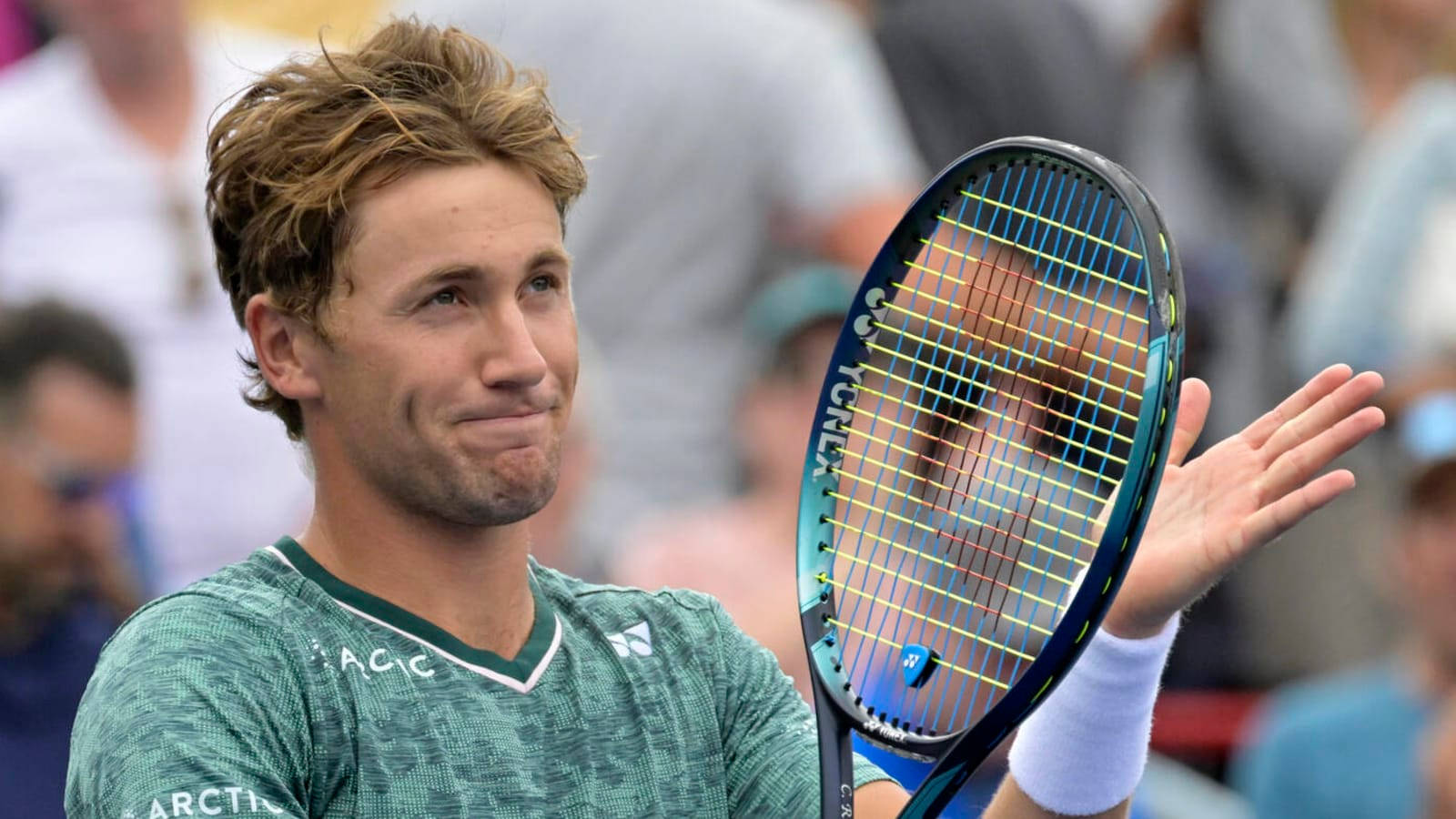 Motivated Casper Ruud Clapping With His Racket After A Successful Match Background