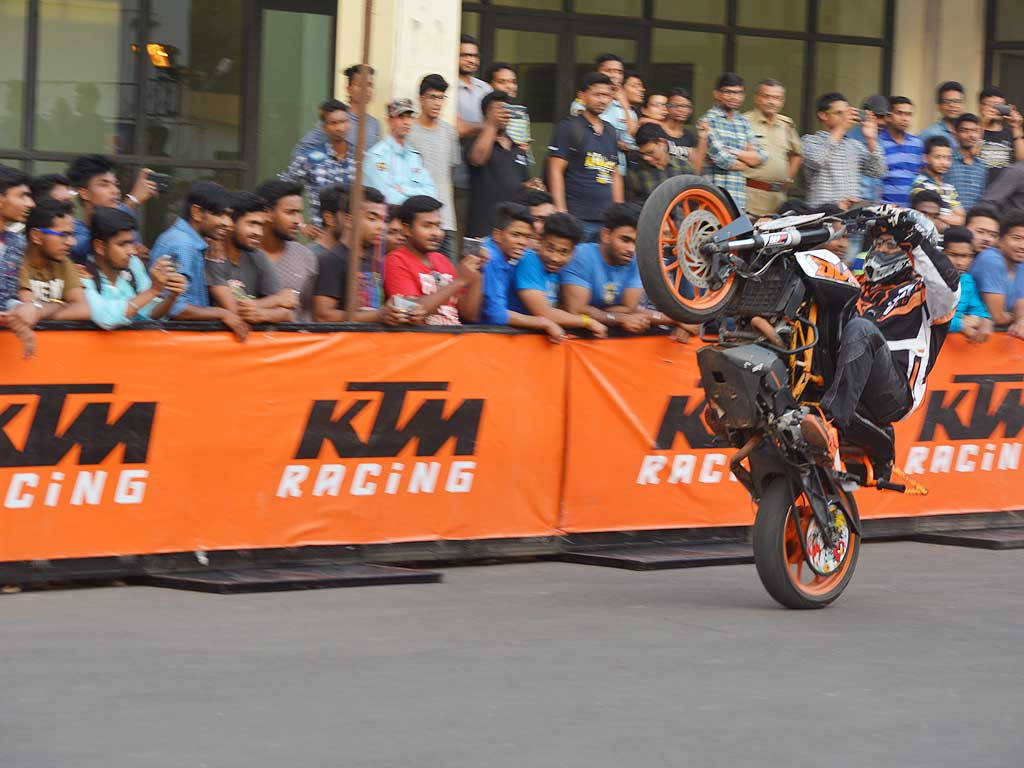 Motor Stand Ktm Bike Background