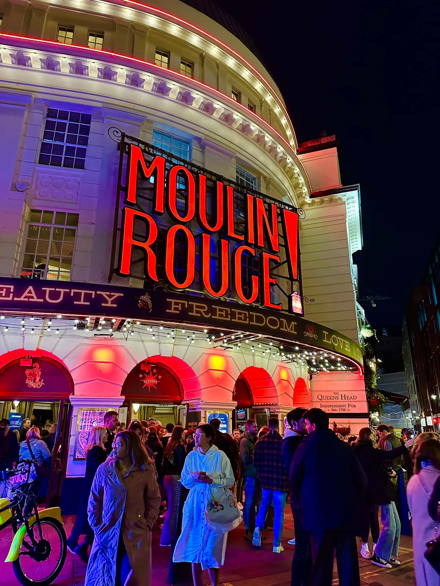 Moulin Rouge Nighttime Facade Background