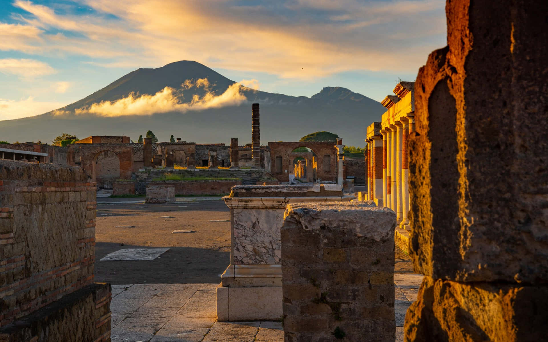 Mount Vesuvio Ruins Structures Italy Background