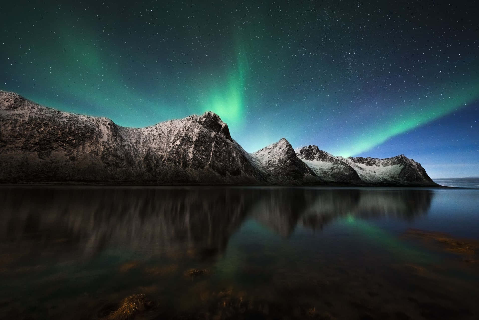 Mountain In Iceland Desktop