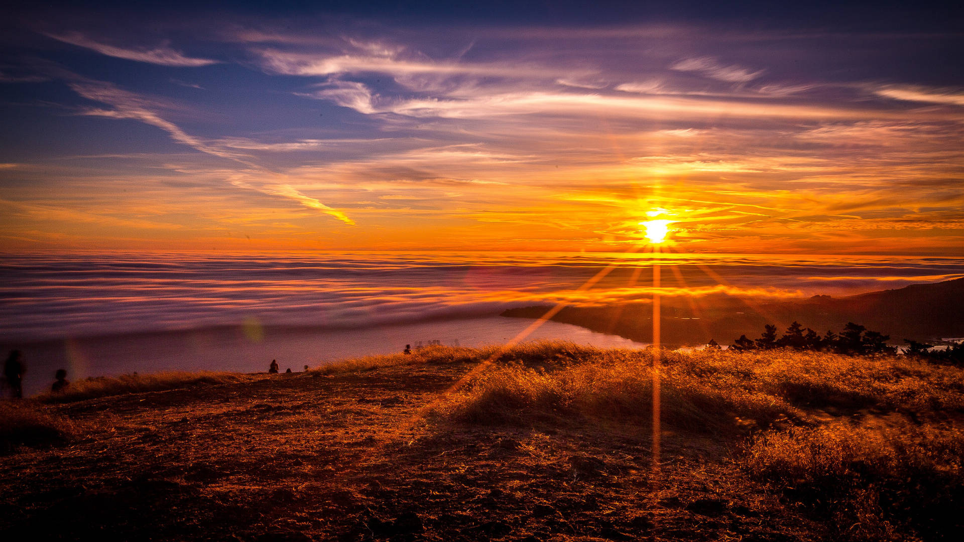 Mountain Peak Horizon With The Sparkly Sun Background