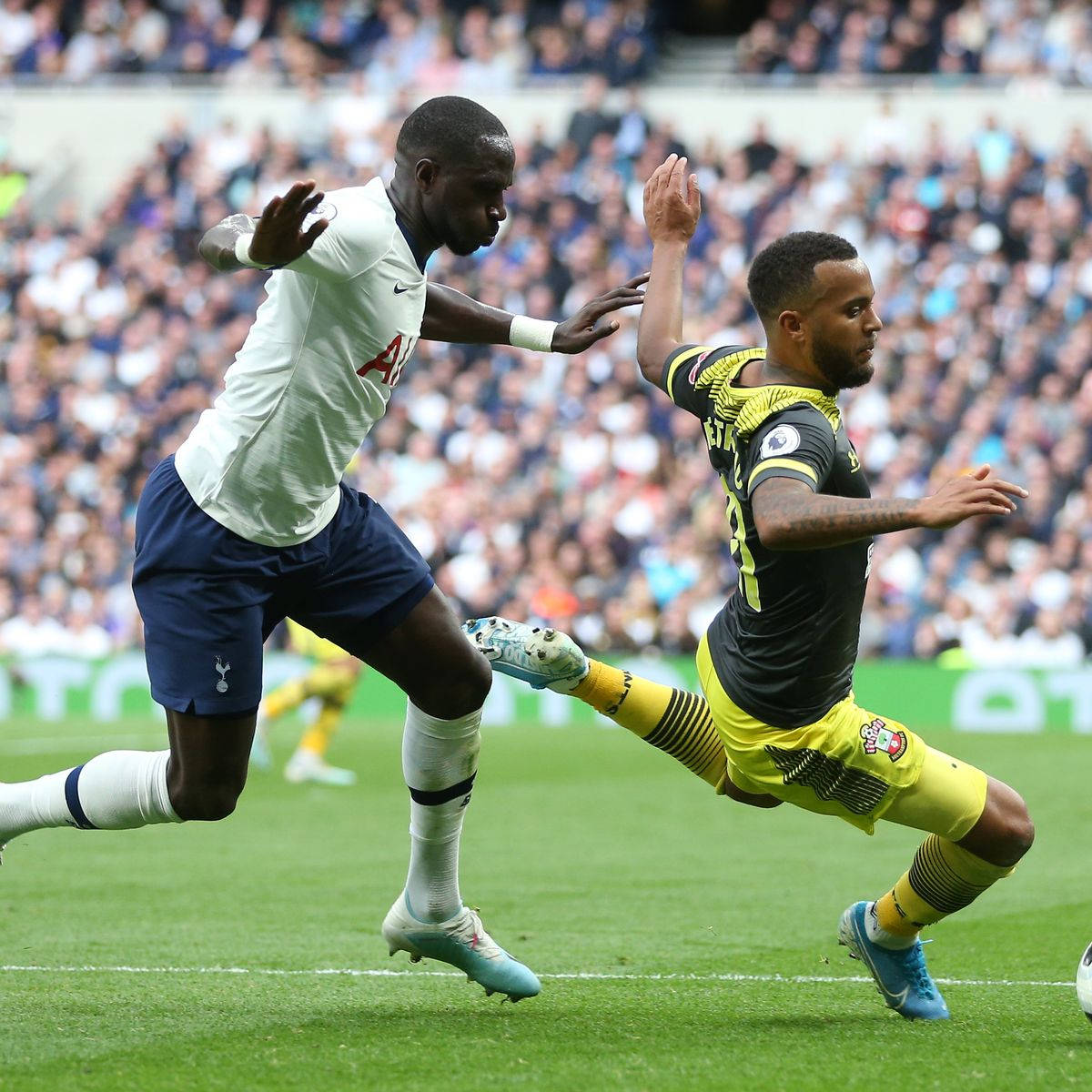 Moussa Sissoko Chasing Football