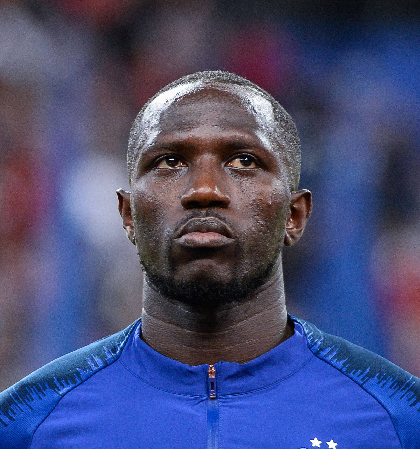 Moussa Sissoko Looking Up Background