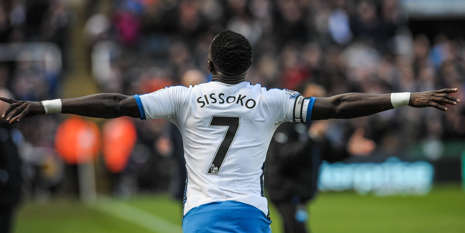 Moussa Sissoko Number Seven Jersey Background