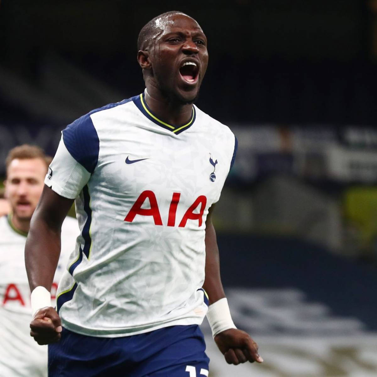 Moussa Sissoko Shouting With Closed Fists Background