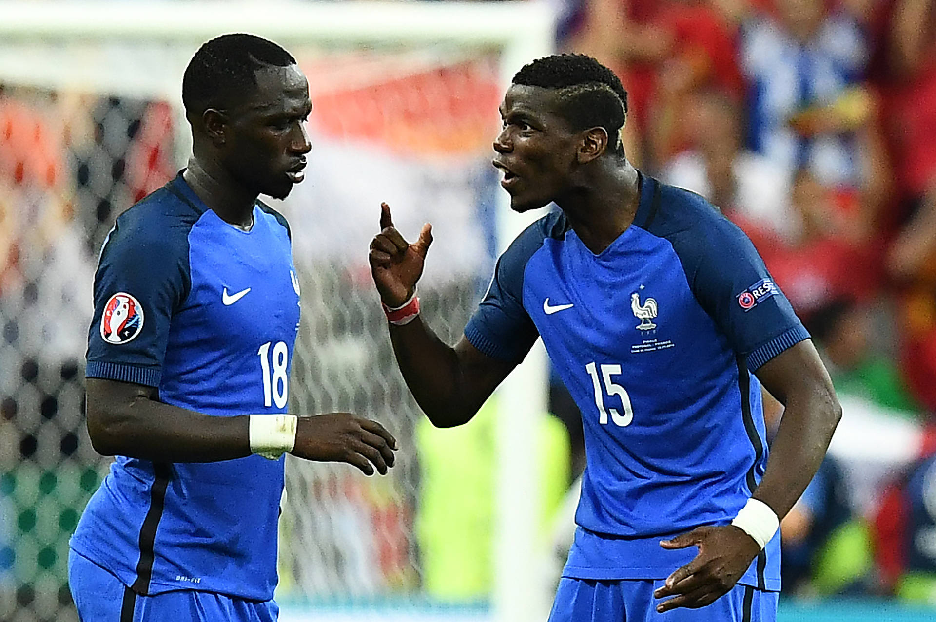 Moussa Sissoko Talking With Football Player