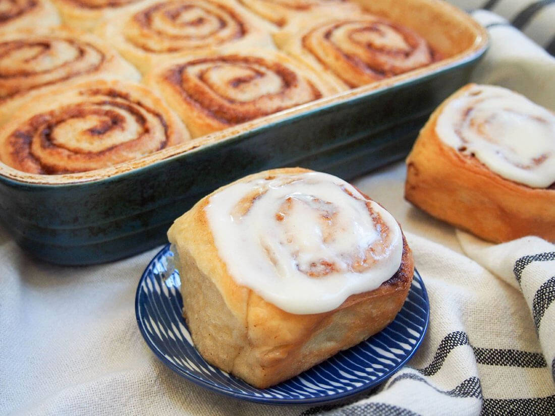 Mouth-watering Cinnamon Bun Fresh From The Pan Background