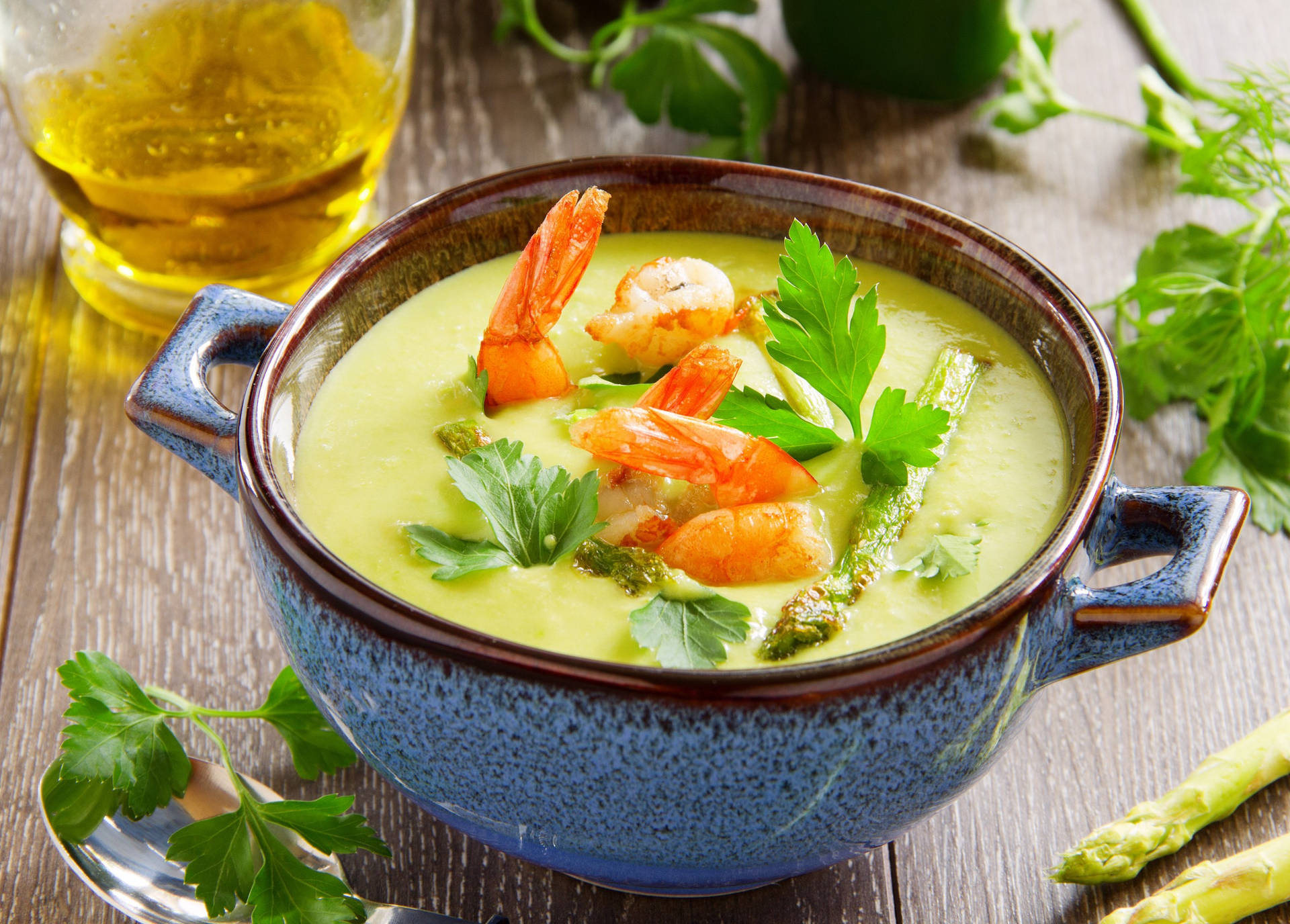 Mouth-watering Shrimp Yellow Curry Served In A Pot Background