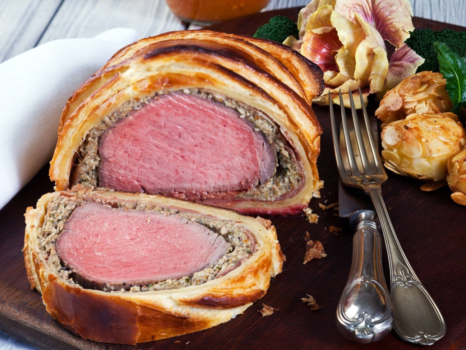 Mouthwatering Beef Wellington On A Presentable Plate Background