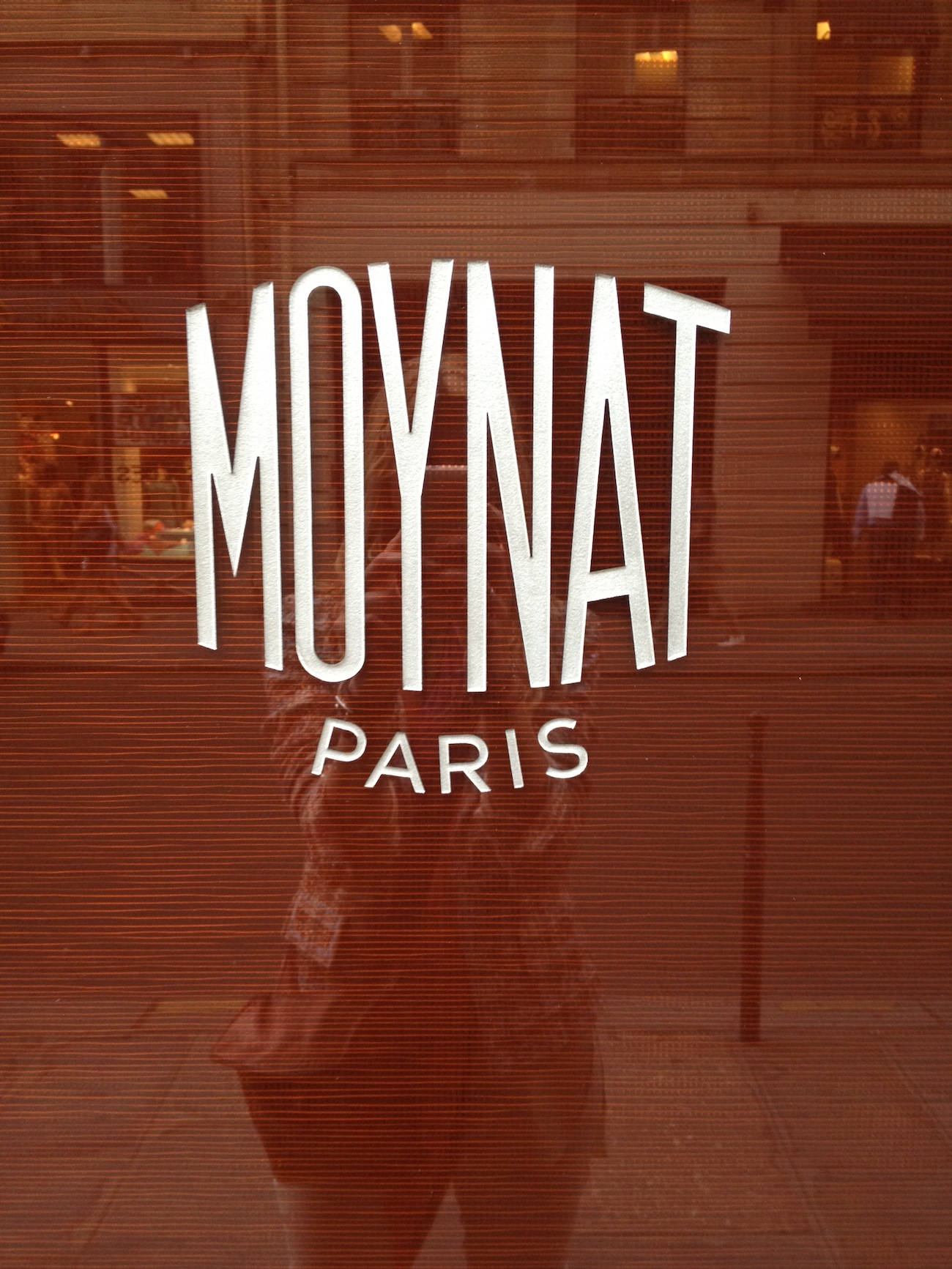 Moynat Paris Logo - Unmistakable Refinement Background