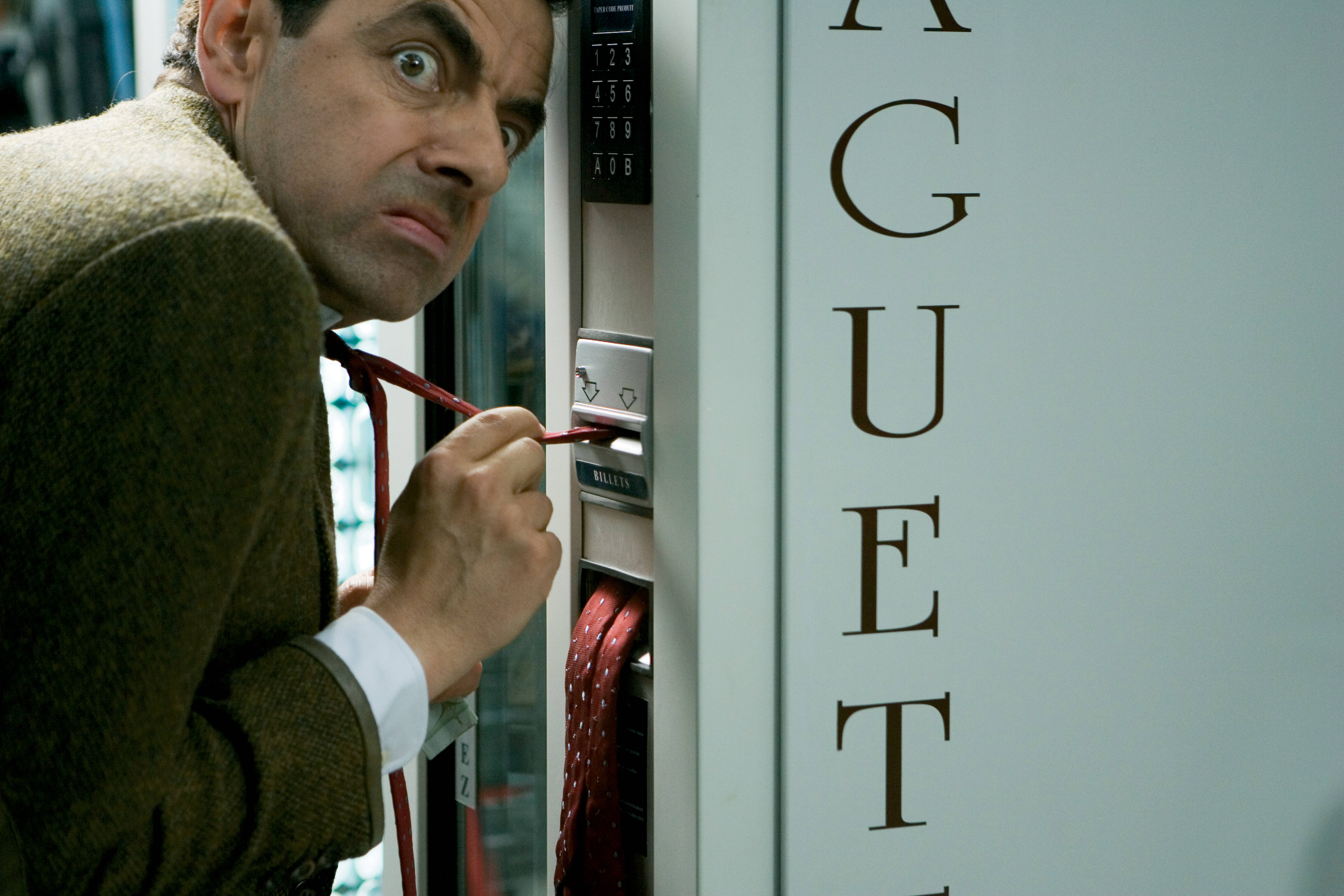 Mr Bean 4k Stuck Necktie Background