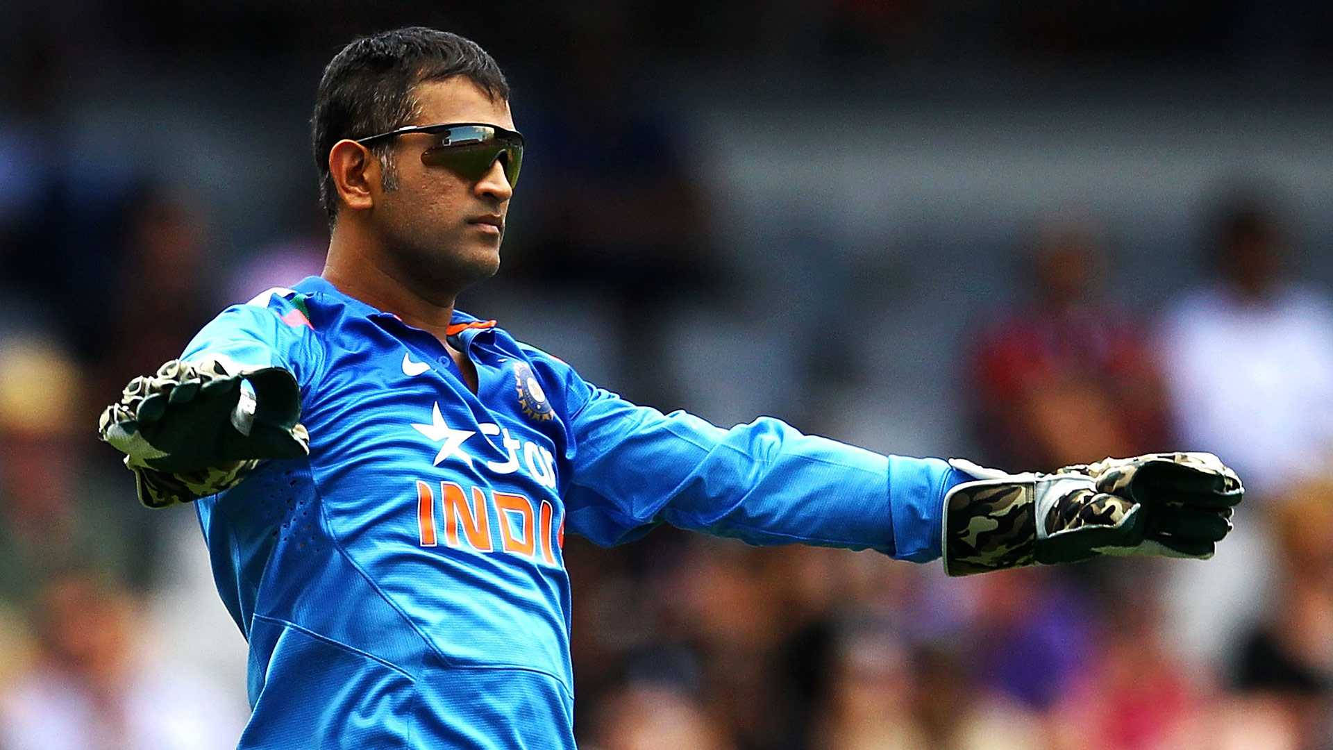 Ms Dhoni Camouflage Print Gloves Background