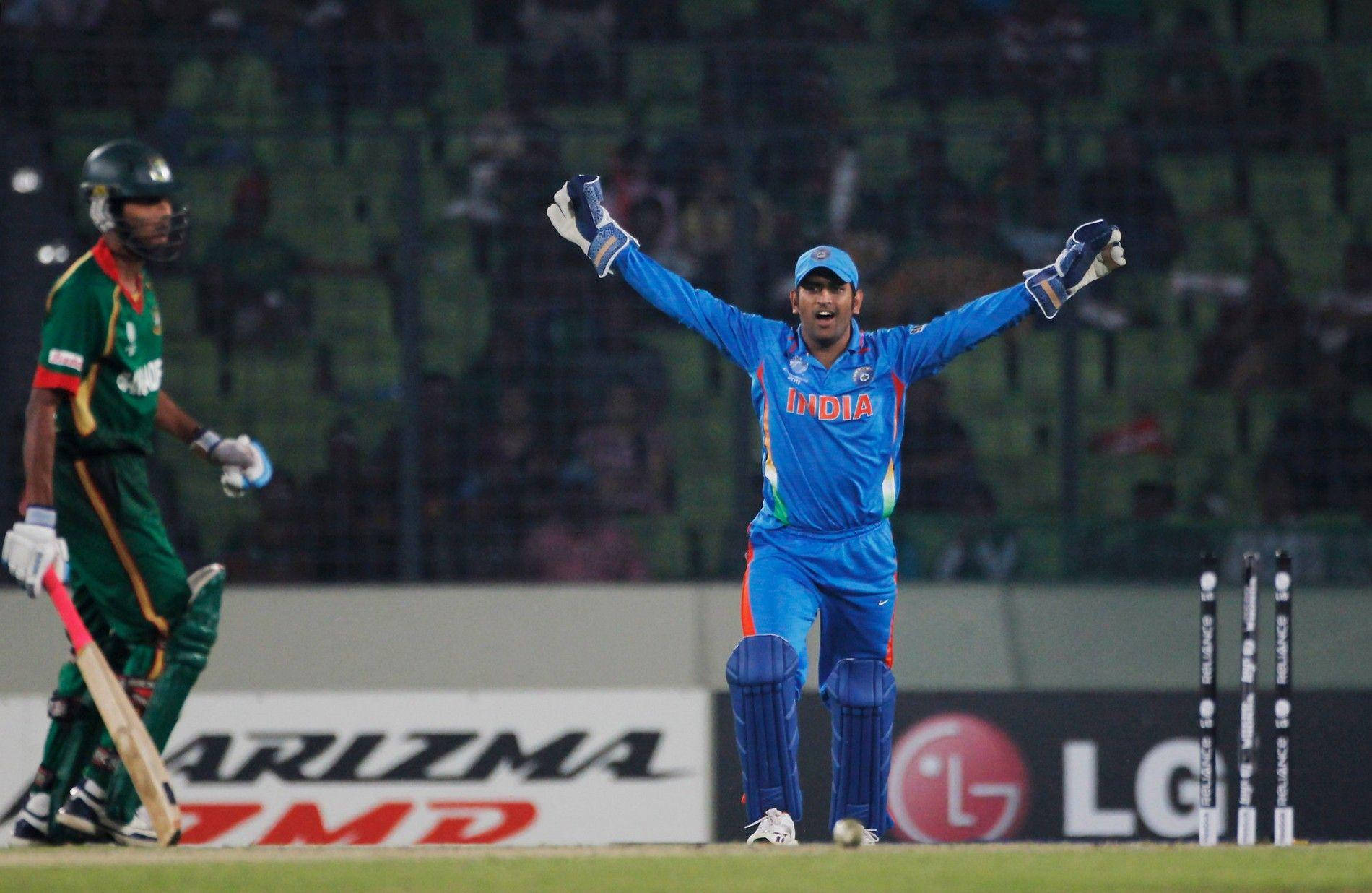 Ms Dhoni Celebrating In Cricket Field Background
