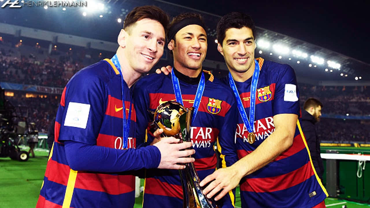 Msn Trio Posing For Photo Background