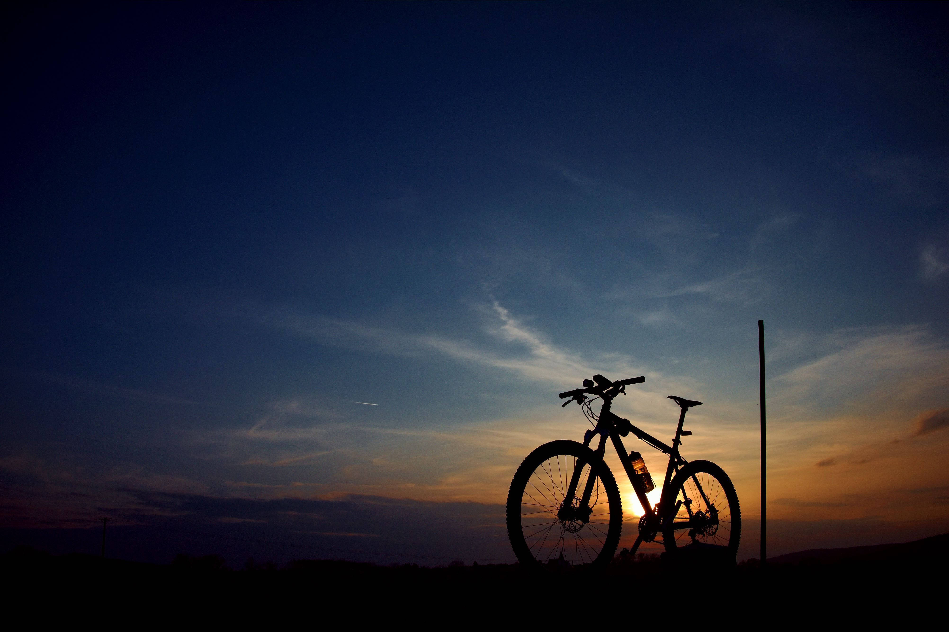 Mtb Silhoutte And Sunset View Background