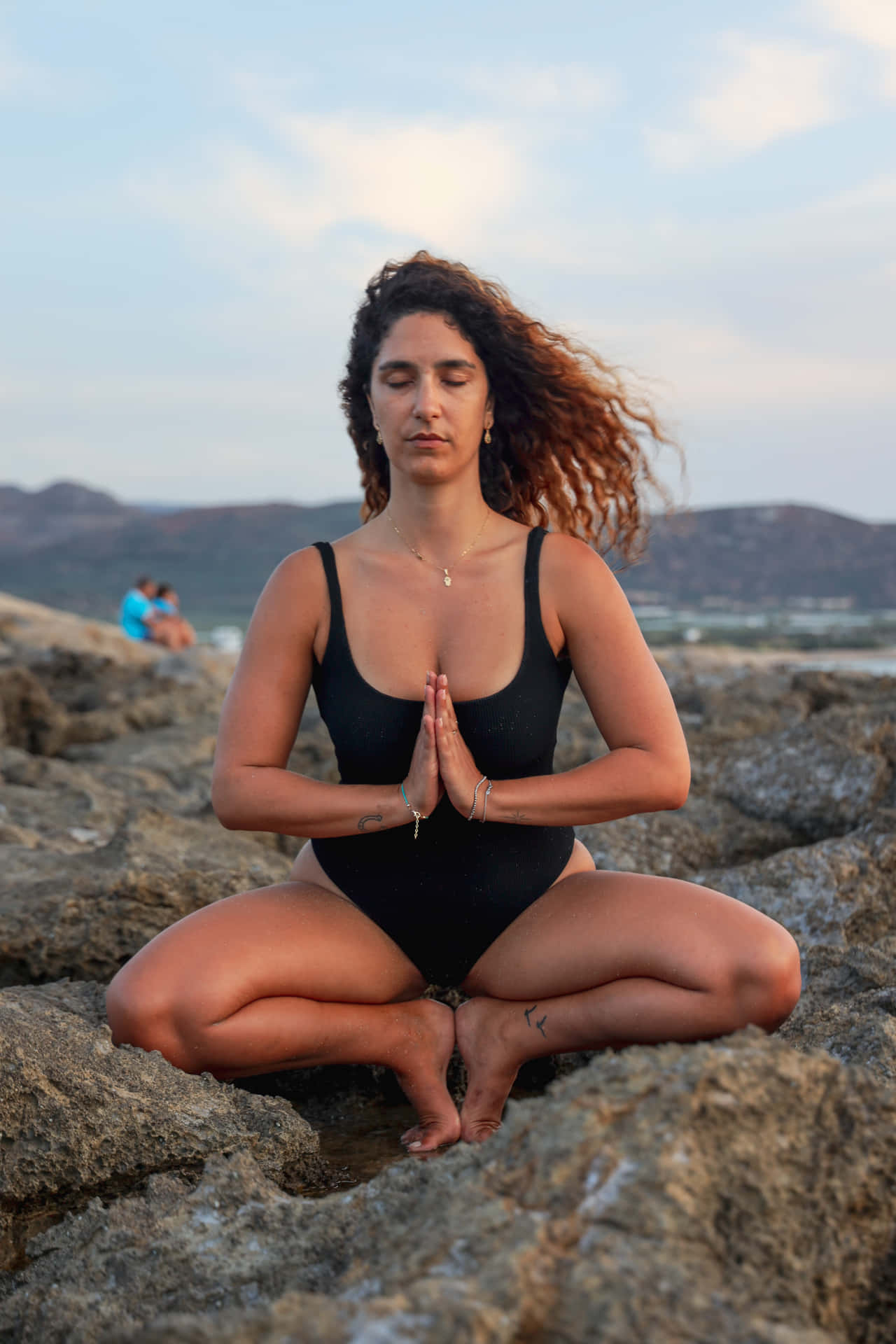 Mujer Madura Doing Yoga Background