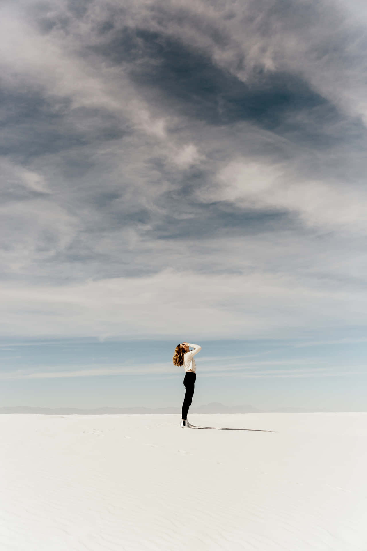 Mujer Soltera Alone On The Beach