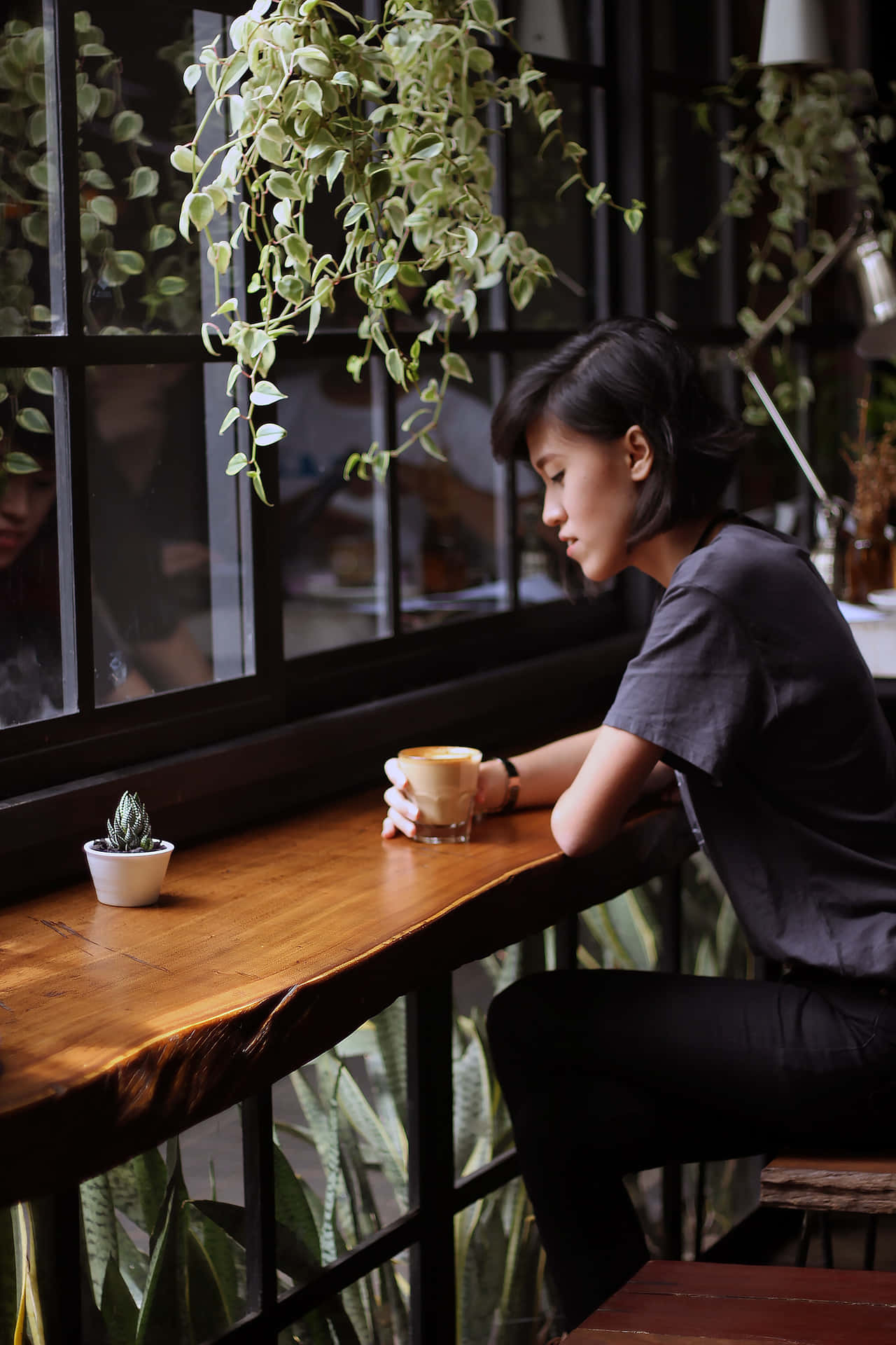 Mujer Soltera In A Coffee Shop