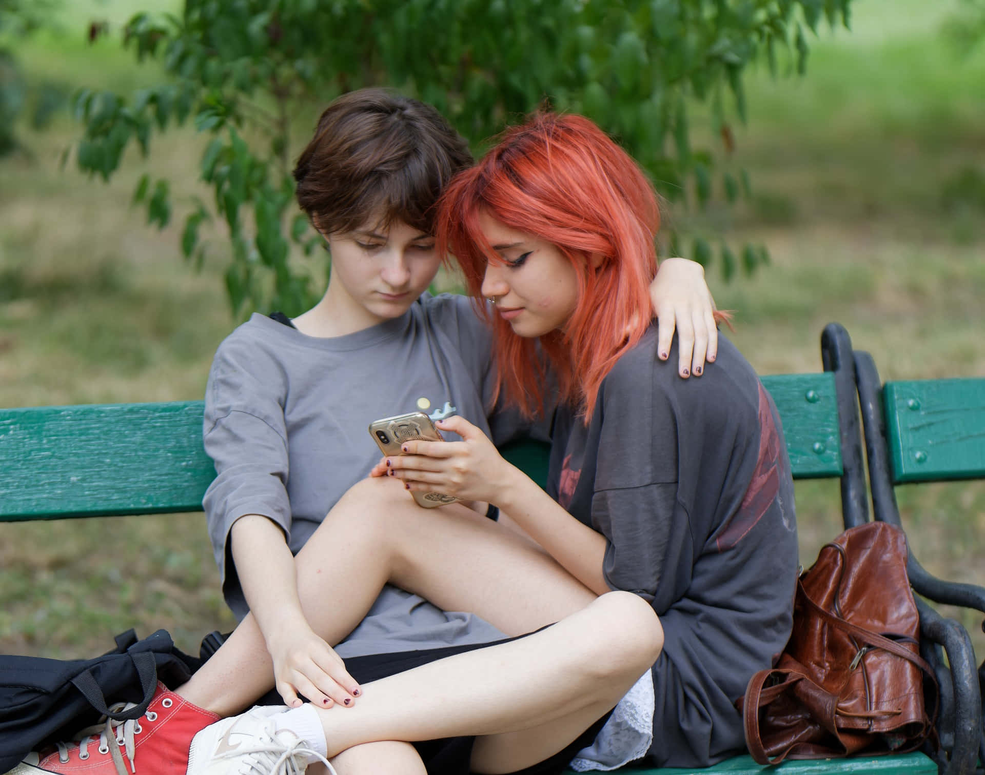 Mujeres Lesbianas With Beautiful Hair Background