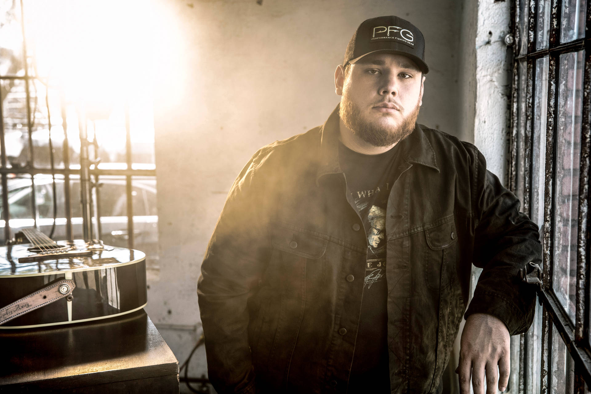 Multi-platinum Selling Artist Luke Combs Background