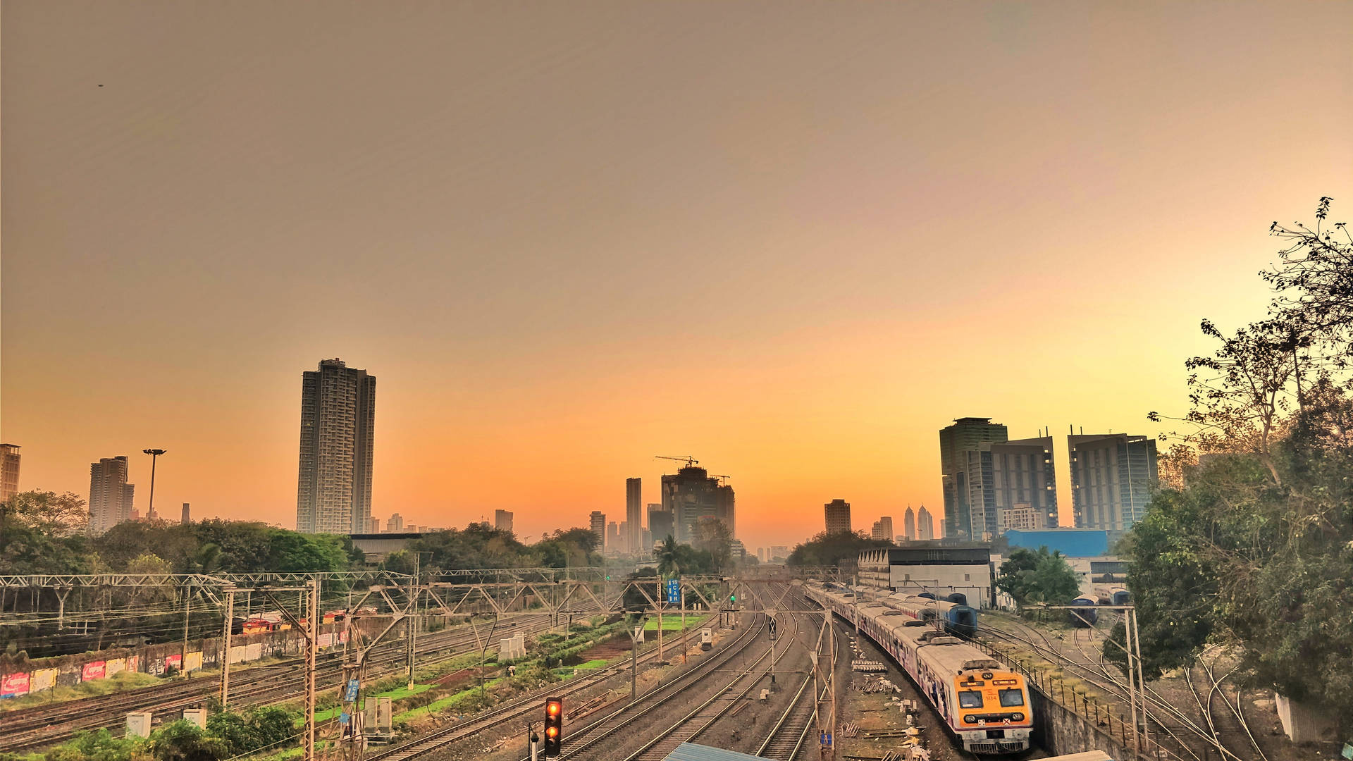 Mumbai City Railroad Tracks Background