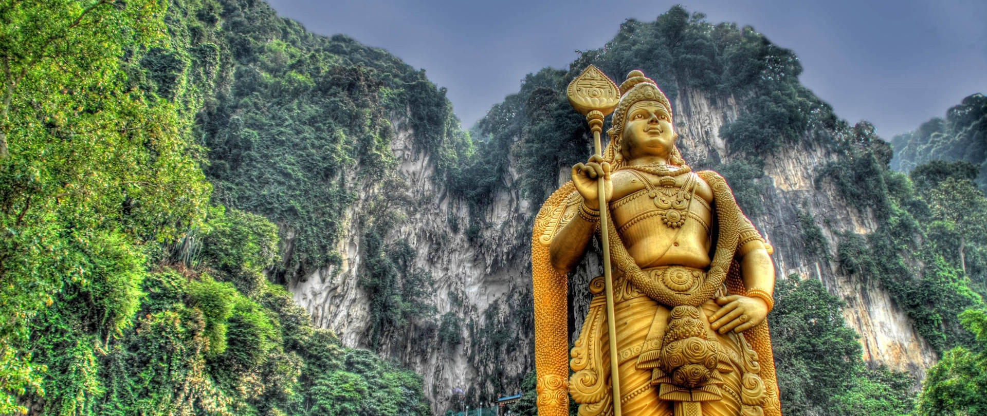 Murugan Statue By The Mountains Background