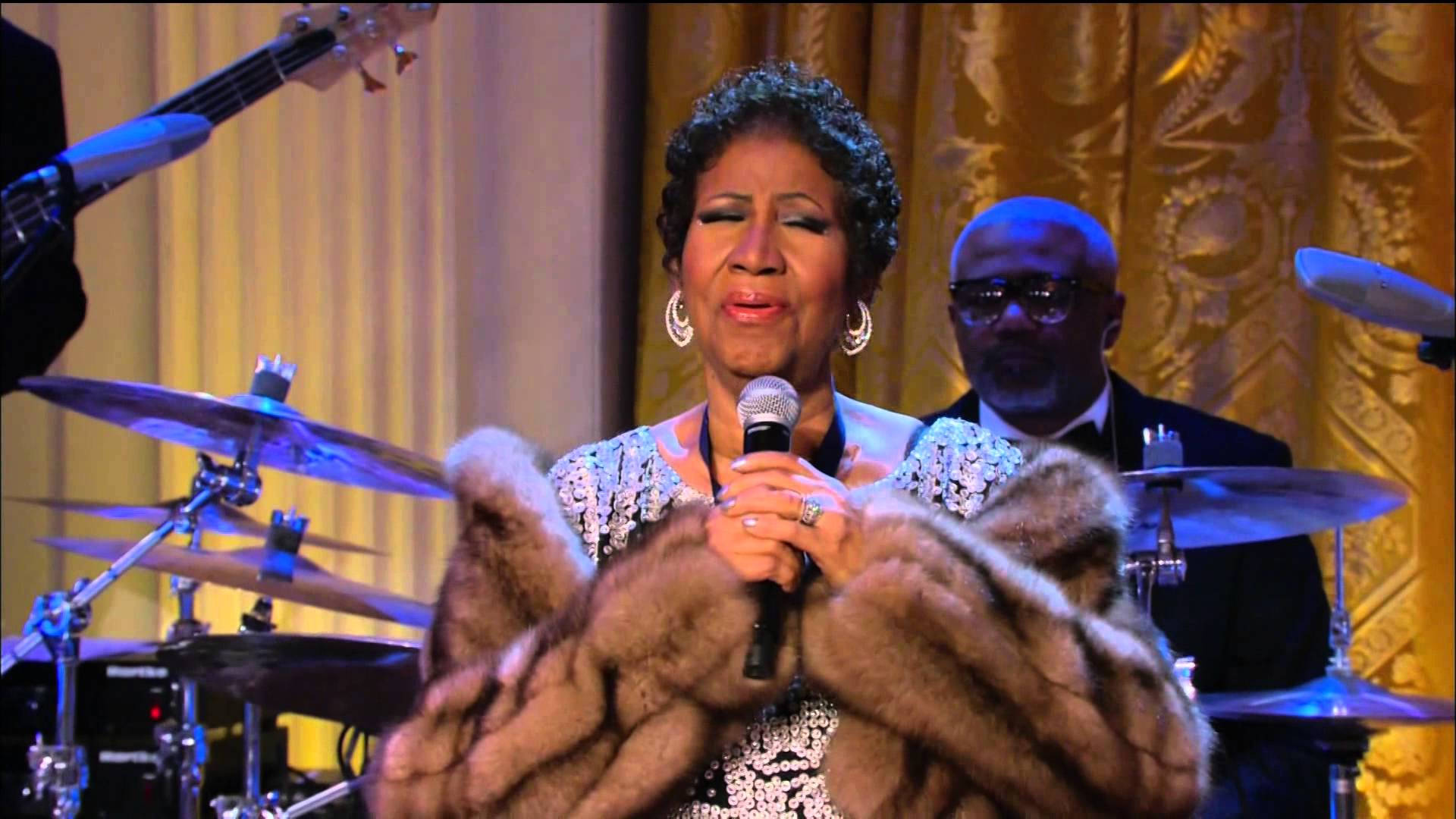 Music Legend Aretha Franklin Singing Background