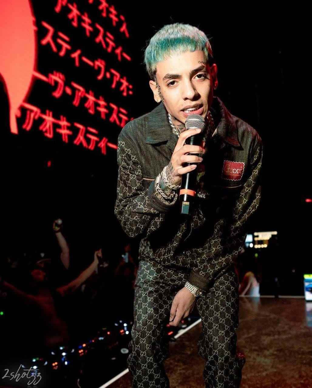 Music Superstar Natanael Cano Rocks The Stage Background