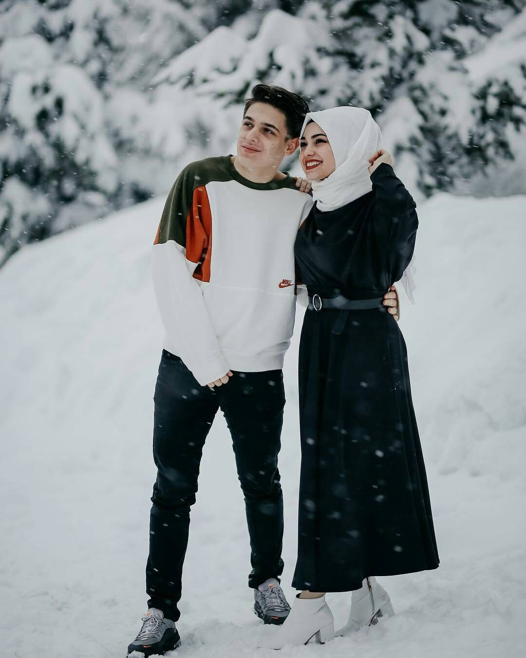 Muslim Couple Winter Photoshoot Background