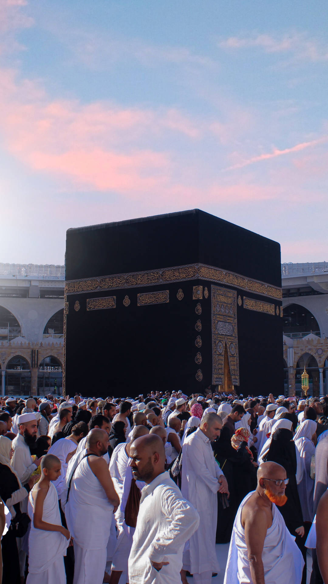 Muslims Assemble Around Kaaba Background