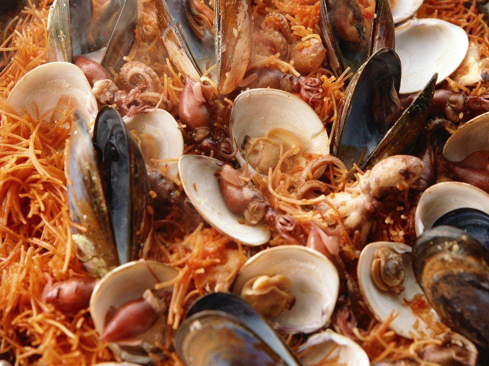 Mussels And Clam Stir-fry Noodles Background