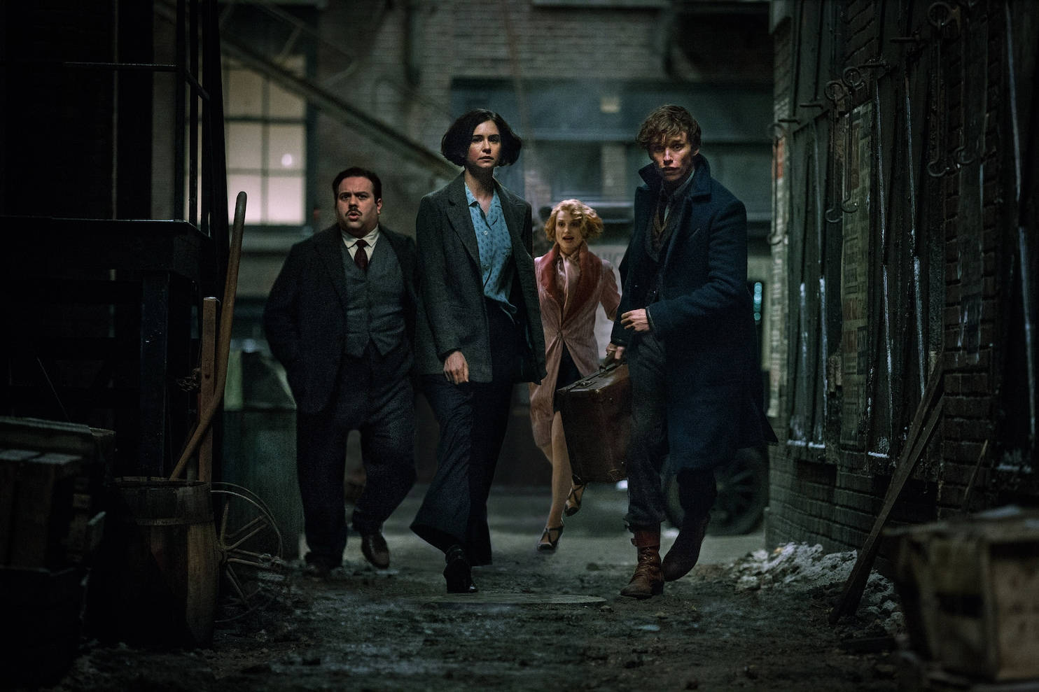 Mysterious Dark Alley In Fantastic Beasts And Where To Find Them Poster Background