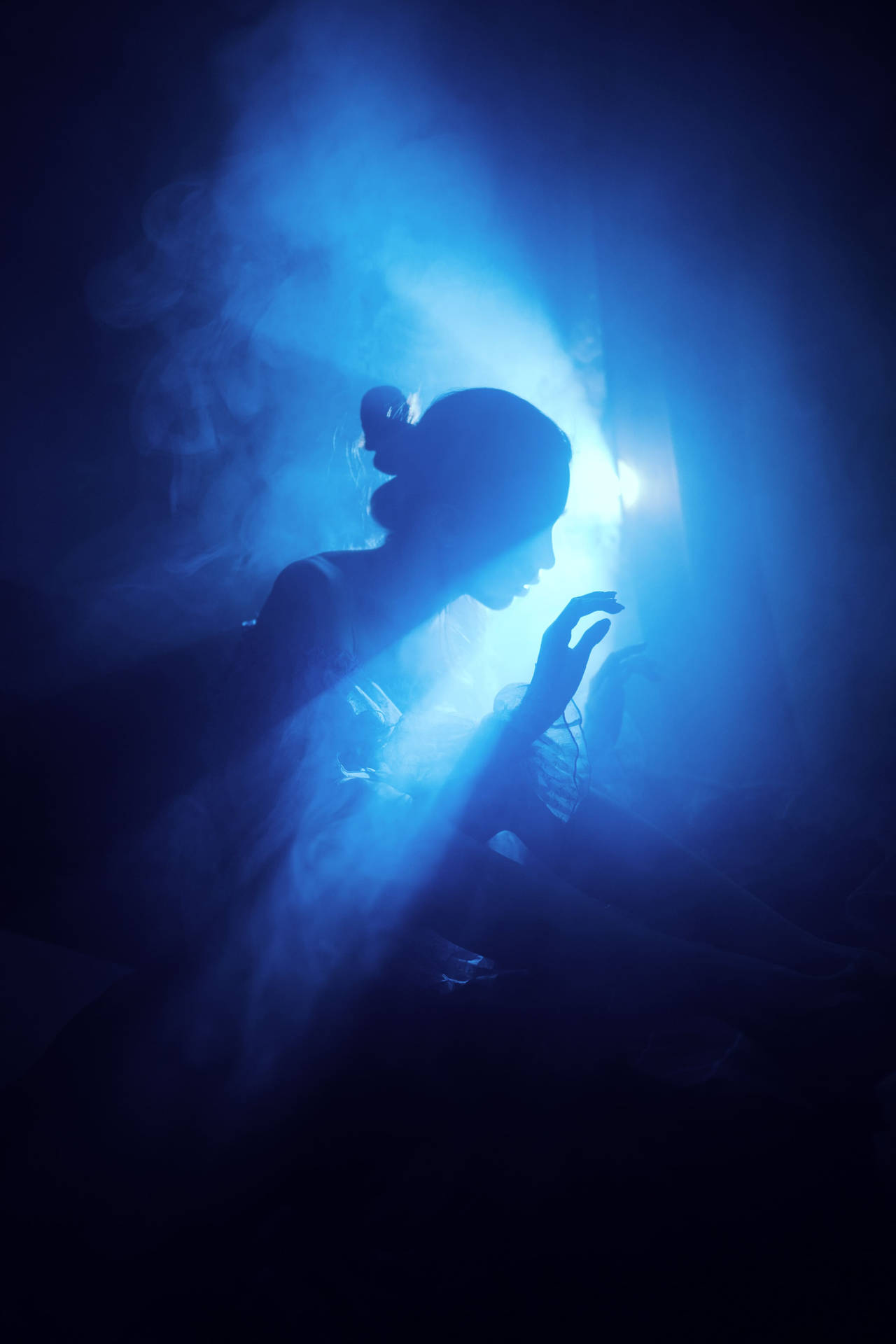 Mysterious Dark Blue Aesthetic Girl Background