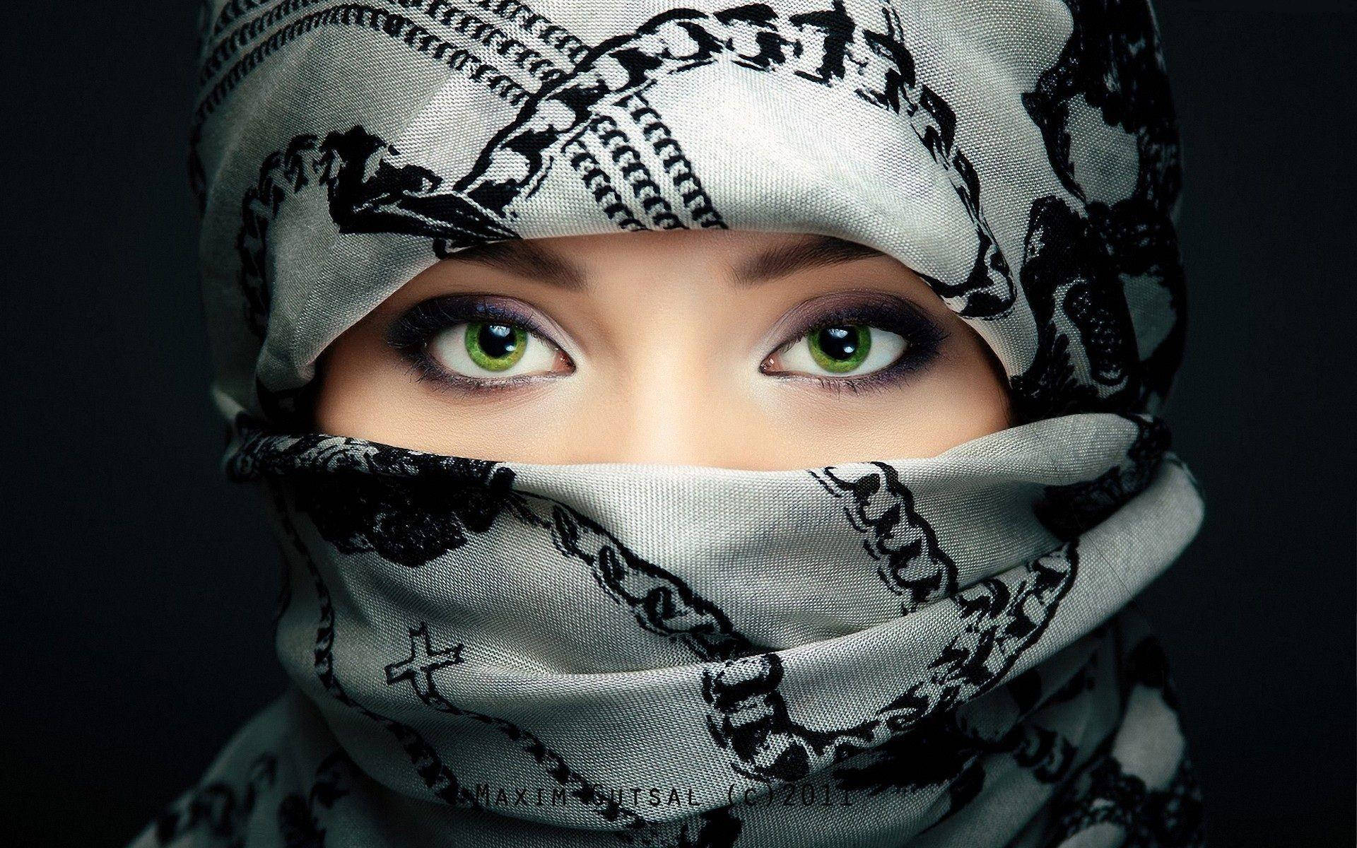 Mysterious Hijab Girl