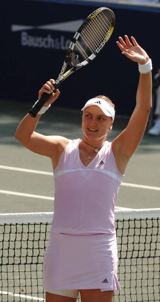 Nadia Petrova Waving To The Audience