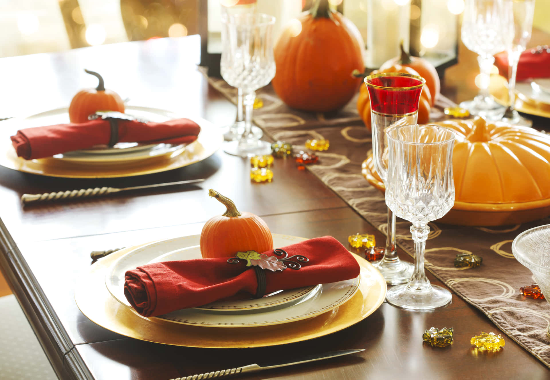 Napkin Folding For Fall Thanksgiving Background