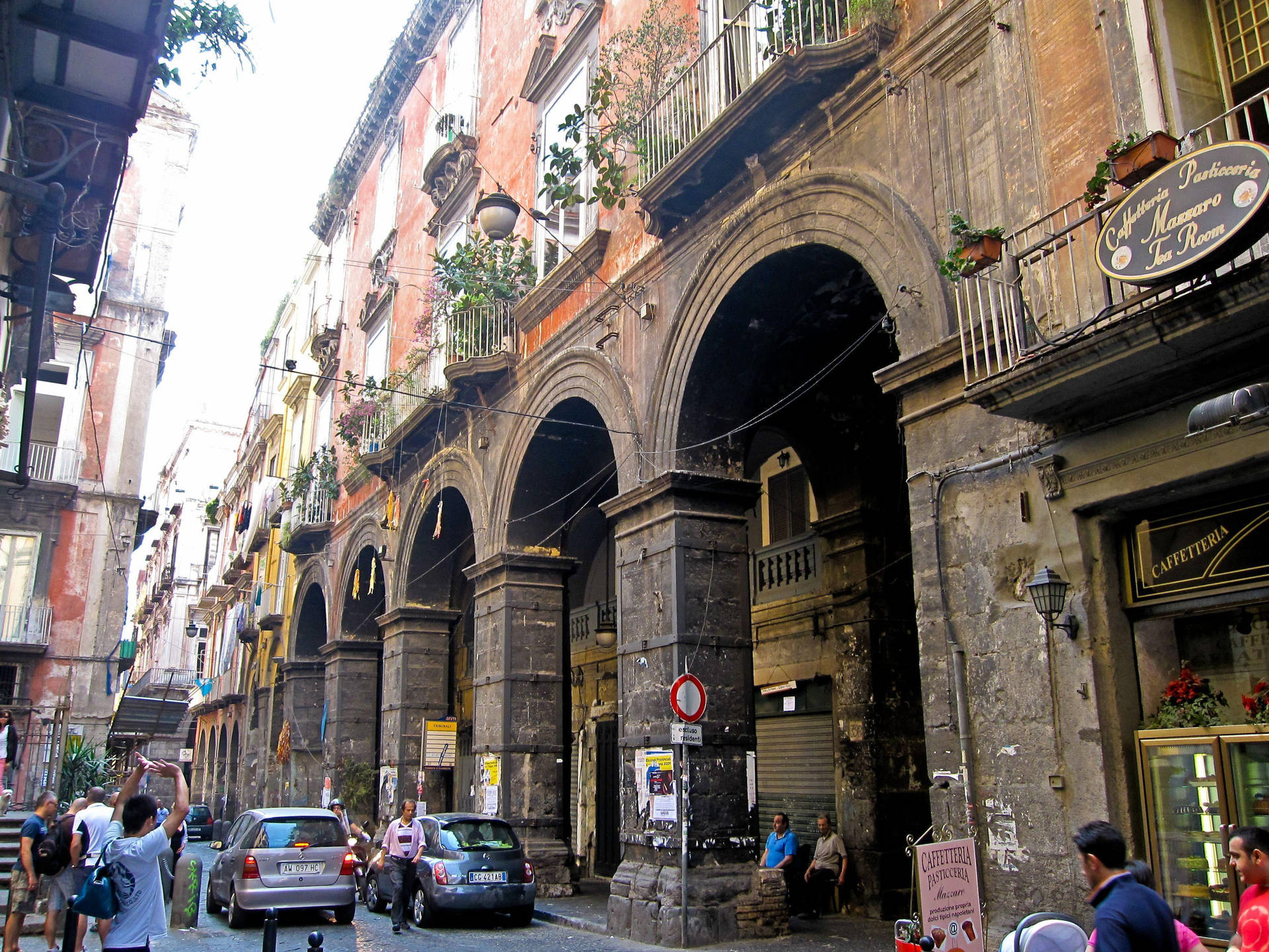 Naples City Centre Road Background