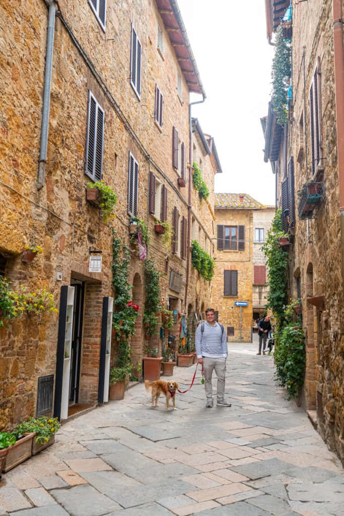 Narrow Alley With Brick Houses Pienza Italy Background