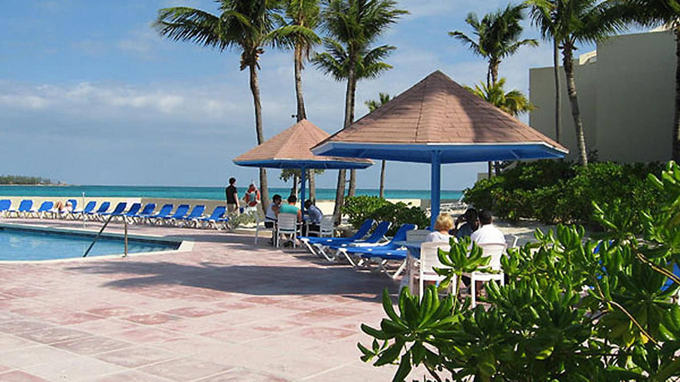 Nassau Bahamas Pool Near Beach Background