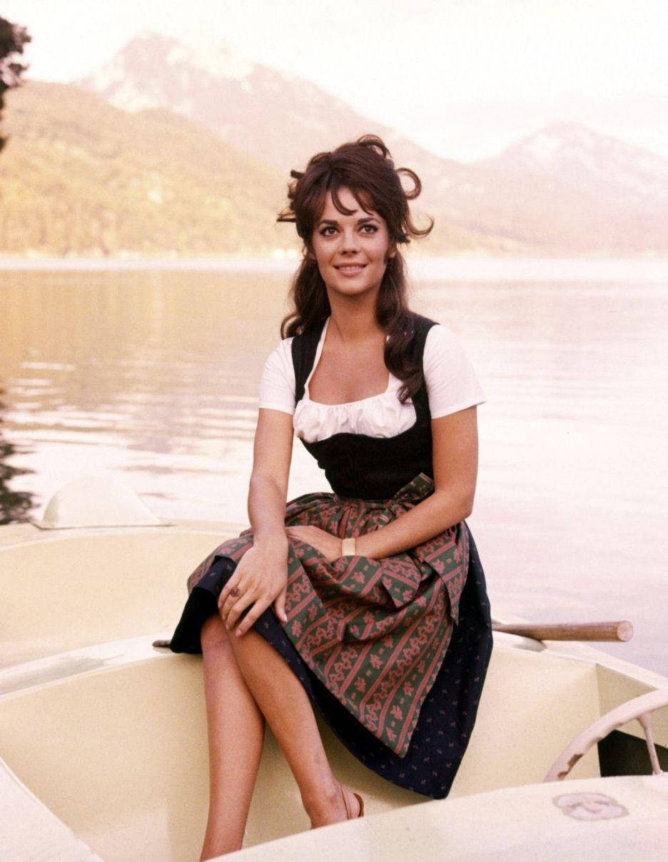 Natalie Wood In A Boat Background