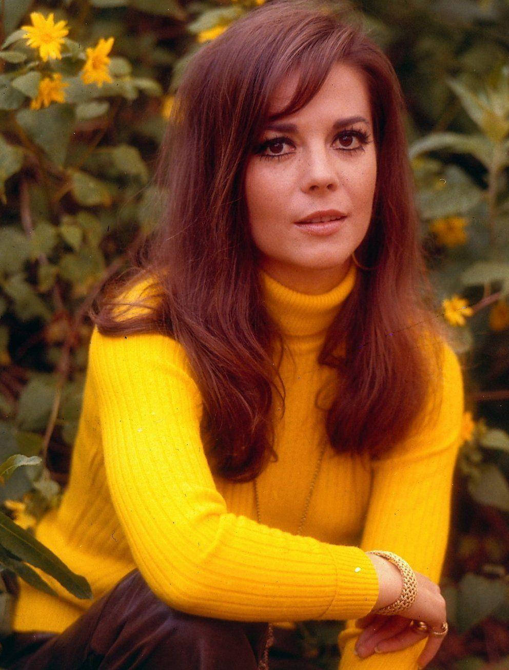 Natalie Wood With Yellow Daisies Background