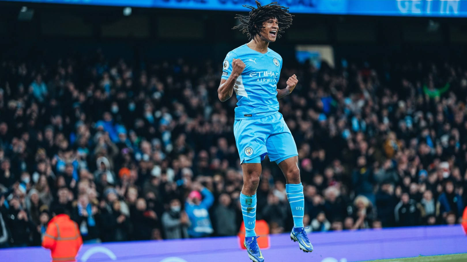 Nathan Ake Awesome Jump Shot Background