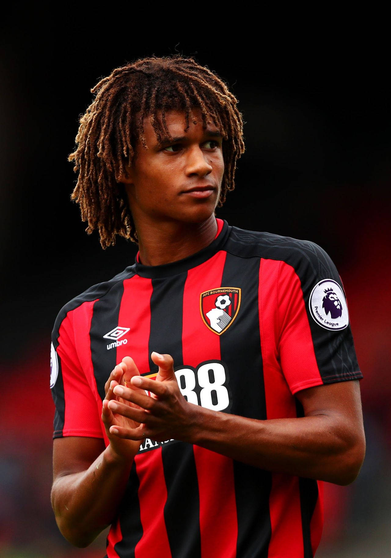 Nathan Ake Clapping Up-close