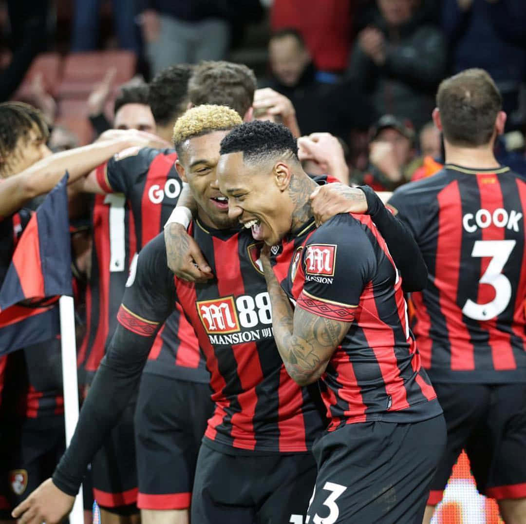 Nathaniel Clyne Celebrating With Teammates Background