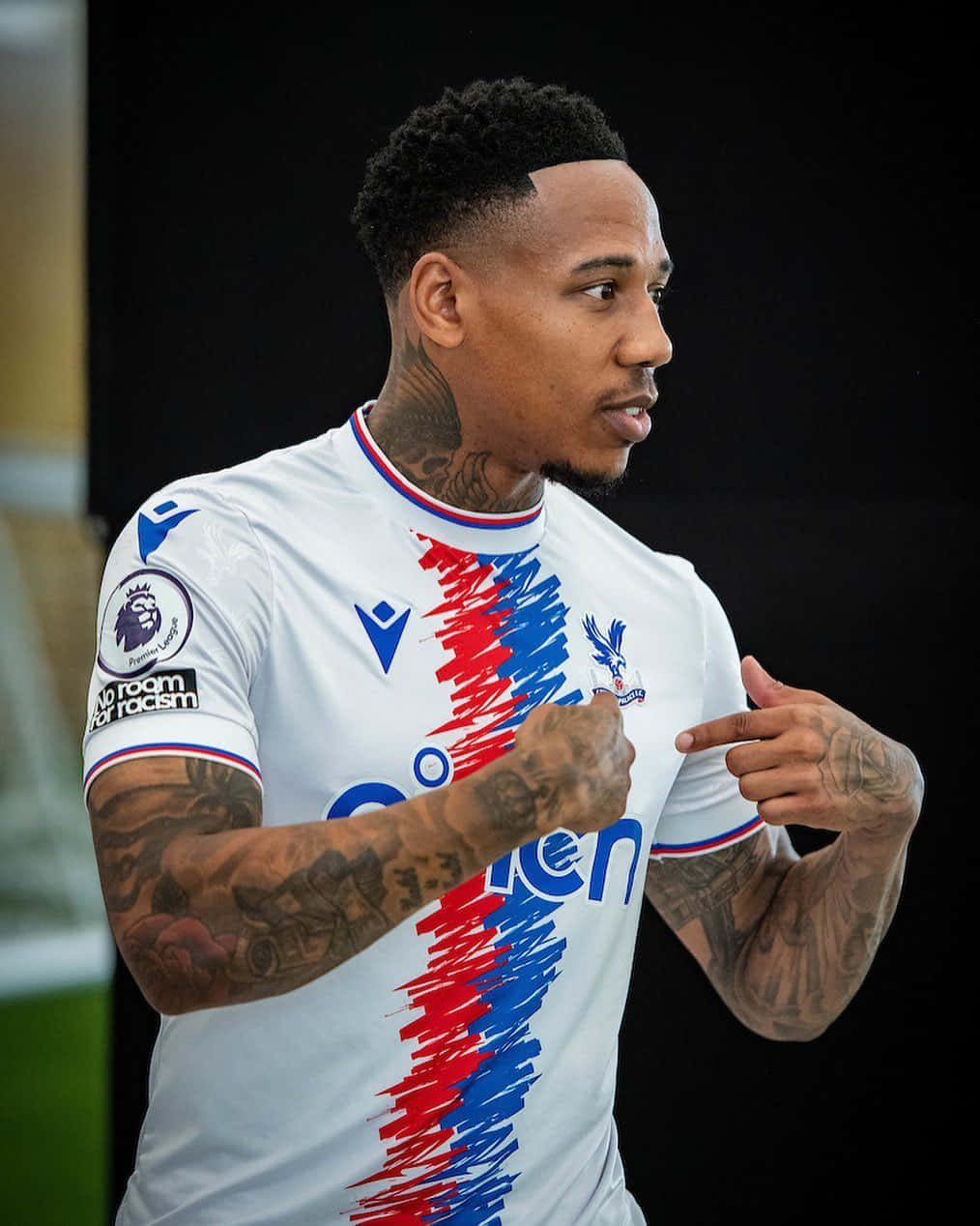 Nathaniel Clyne Pointing To Himself Background