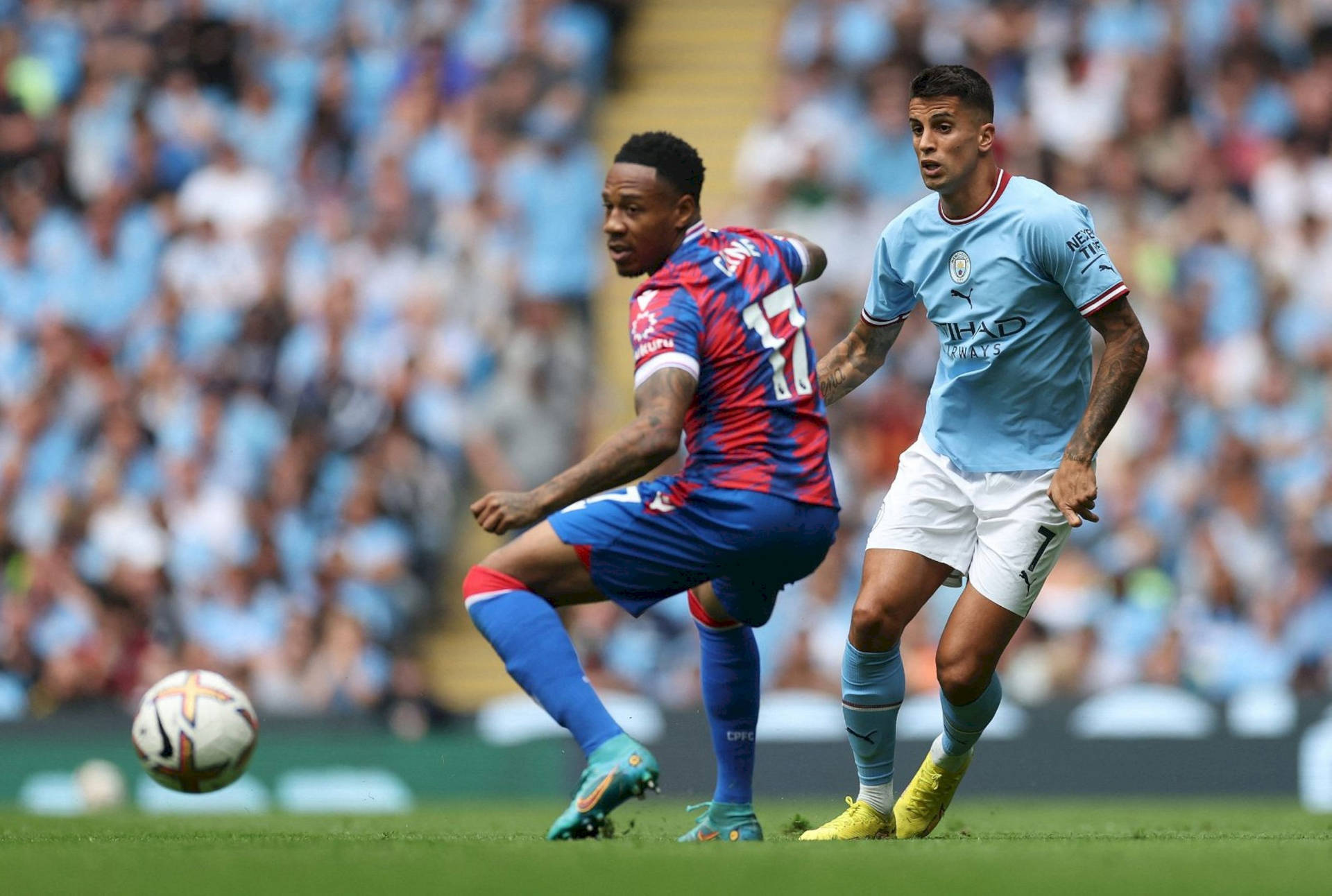 Nathaniel Clyne With Opponent In Blue