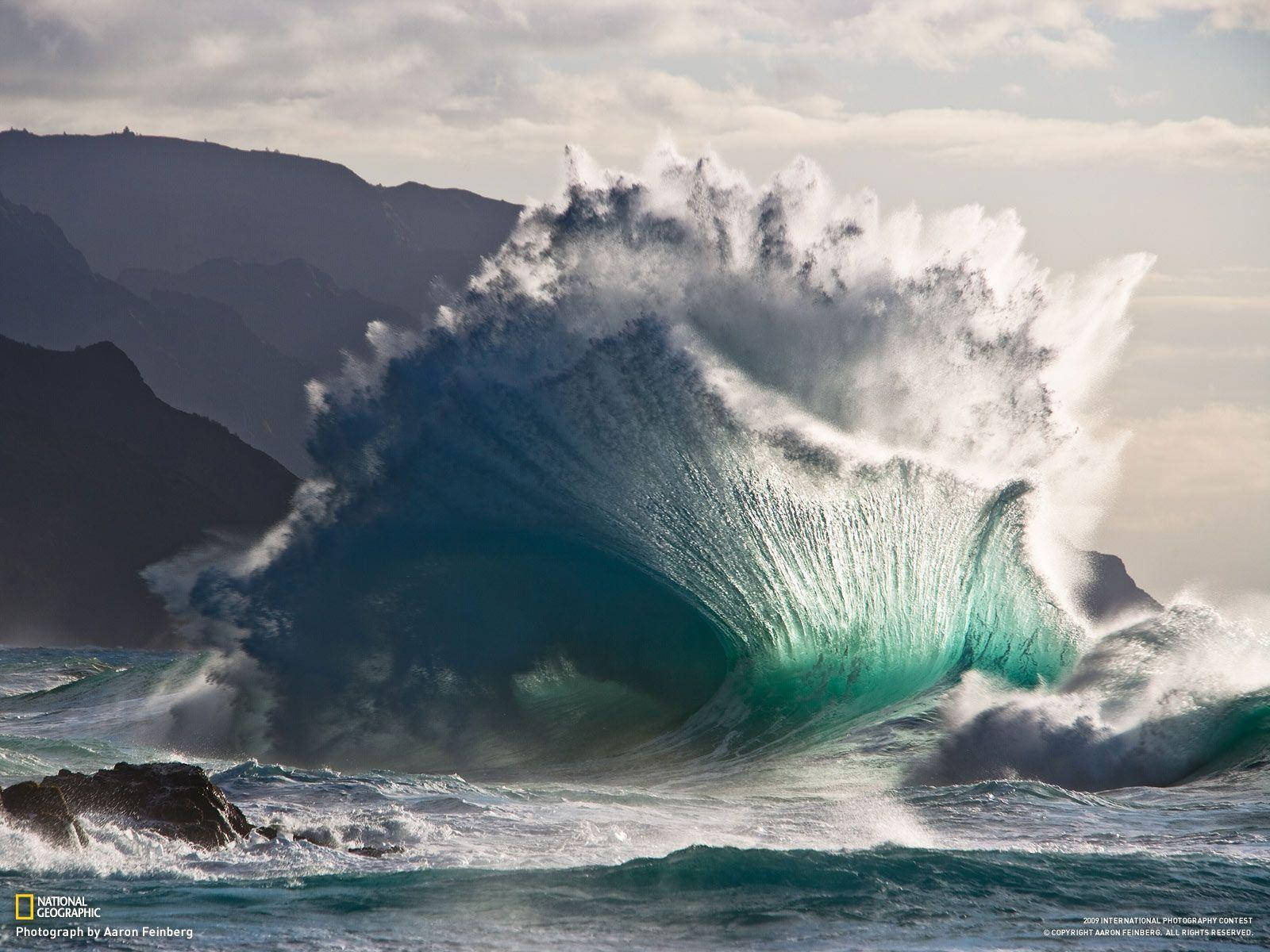 National Geographic Wave Splash Background