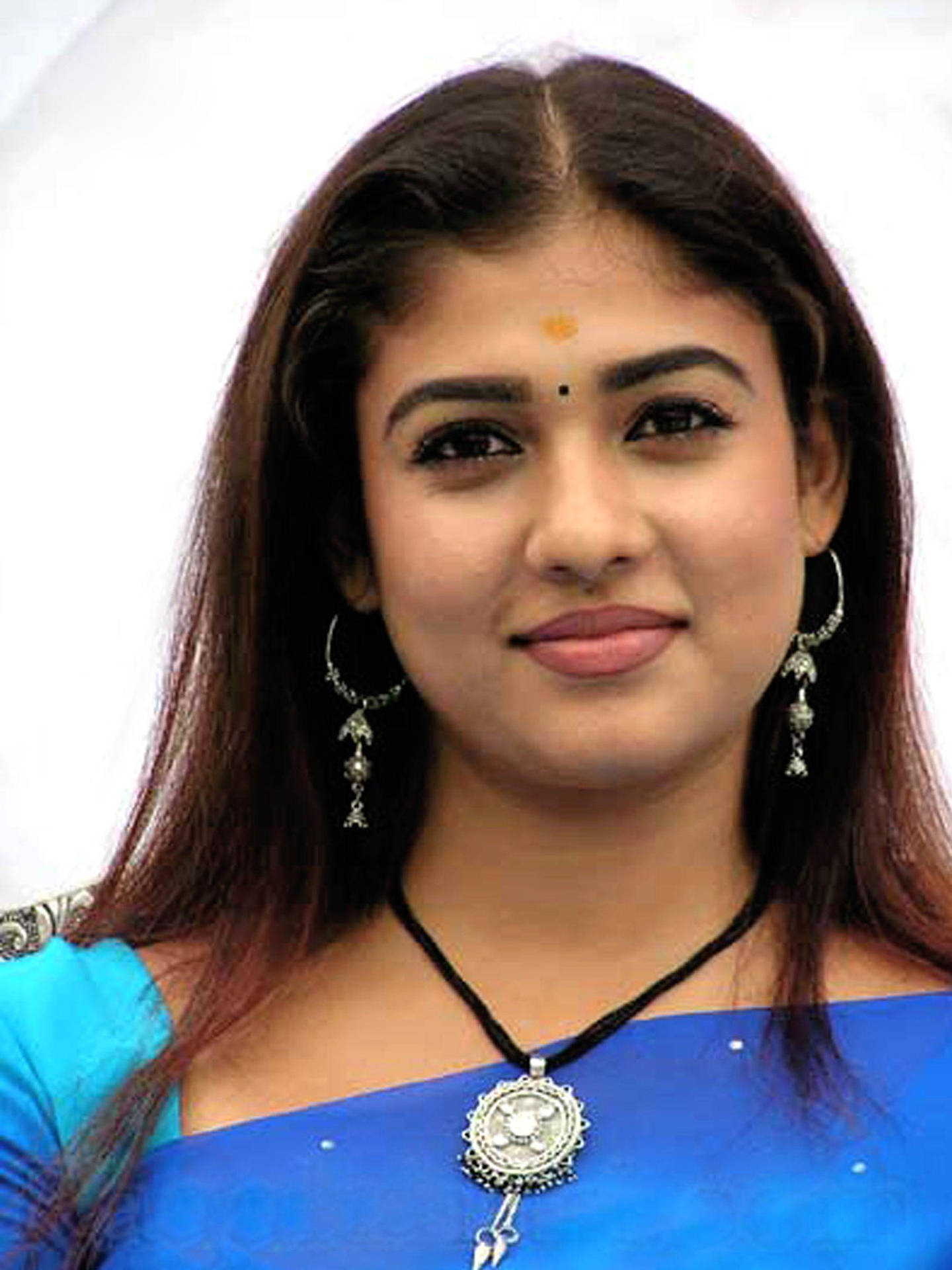 Nayanthara Blue Aesthetic Saree And Pendant Background