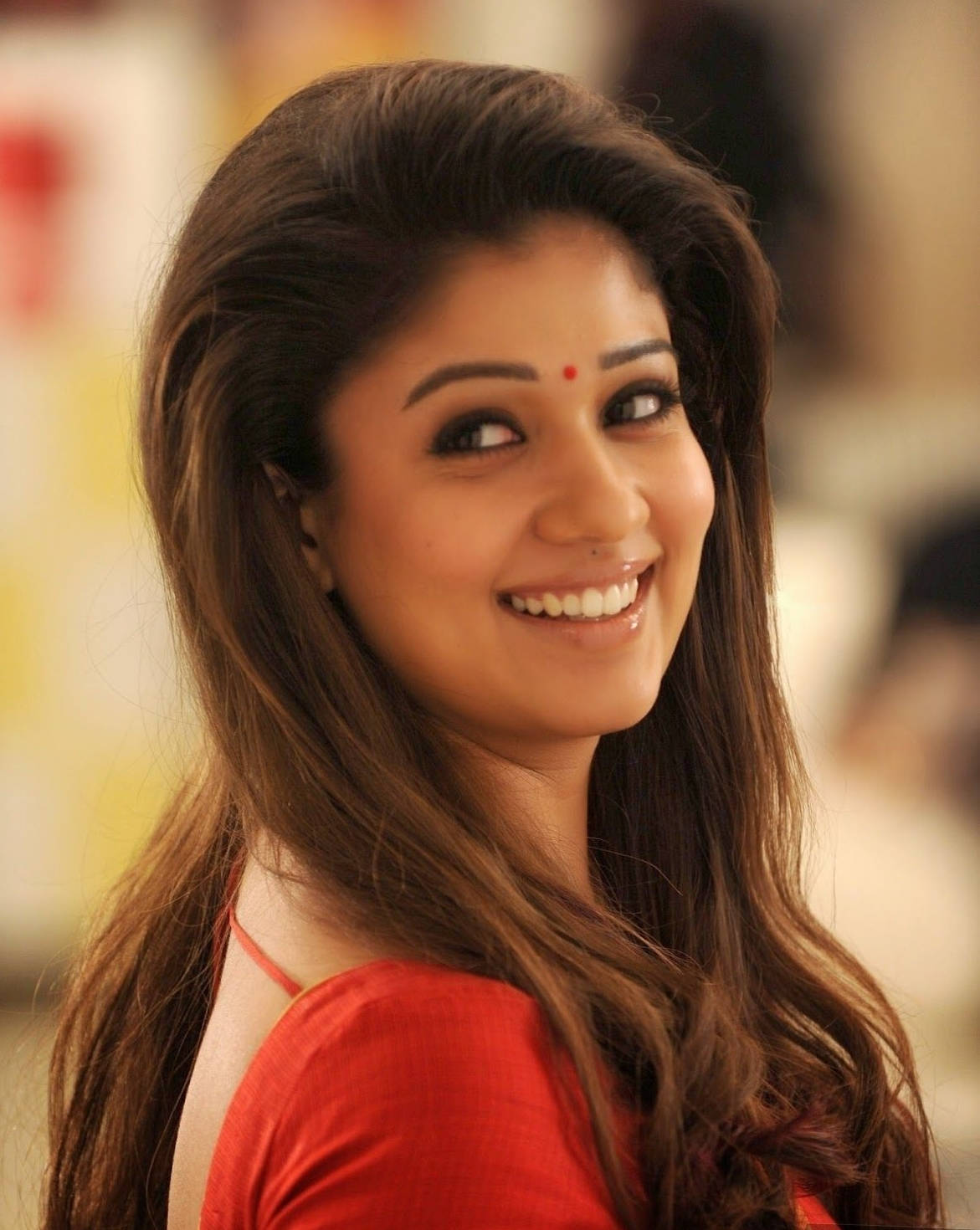 Nayanthara Smiling With Bindi Background